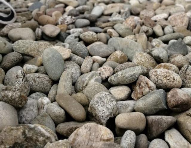 Галька речная пестрая (20-40 мм.)  купить в Томске от производителя, без посредников