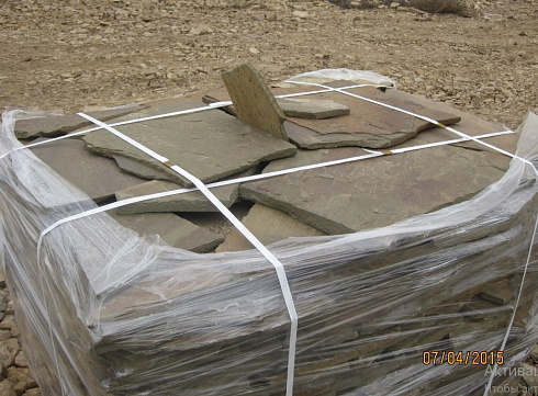 Kamenclub.ru: Песчаник пластушка серо-зеленый (4,0 см- 5,0 см)  купить в Томске песчаник серо-зеленый, серый, зеленый песчаник рваный ландшафтный колотый 9000 руб/м3   фото КАМЕНЬ КЛУБ